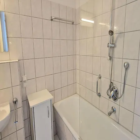 Apartment Geschmackvoll Eingerichtete Mit Balkon In *