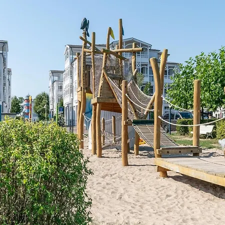 Geschmackvoll Eingerichtete Mit Balkon In Apartment