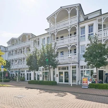 Geschmackvoll Eingerichtete Mit Balkon In Apartment